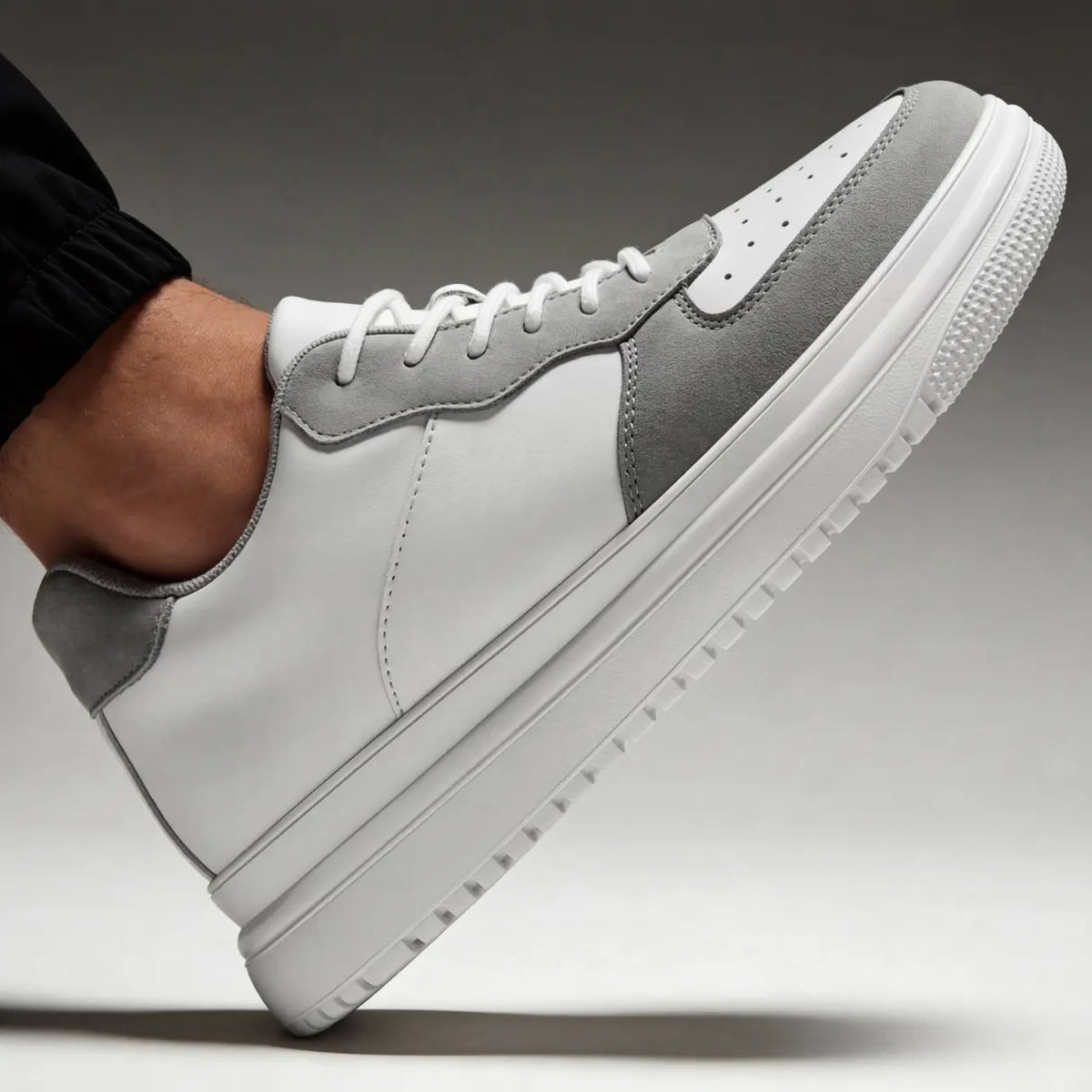 Men Minimalist Lace Up Platform Sneakers With Chunky Contrast Sole And Padded Collar